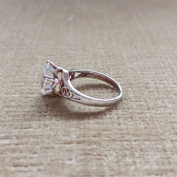 Oval Multi-faceted Cubic Zirconia Silver Ring - Picture 3 of 11